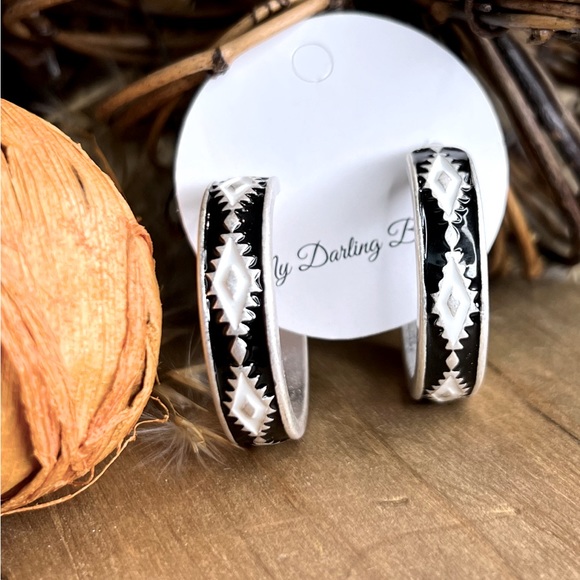 Earrings - Picture 1 of 2